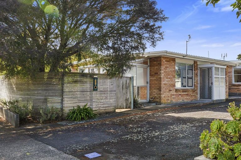 Photo of property in 10 Shortland Street, Lower Vogeltown, New Plymouth, 4310