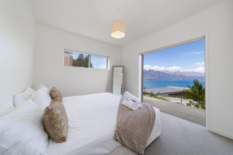 Photo of property in 129a Wynyard Crescent, Fernhill, Queenstown, 9300