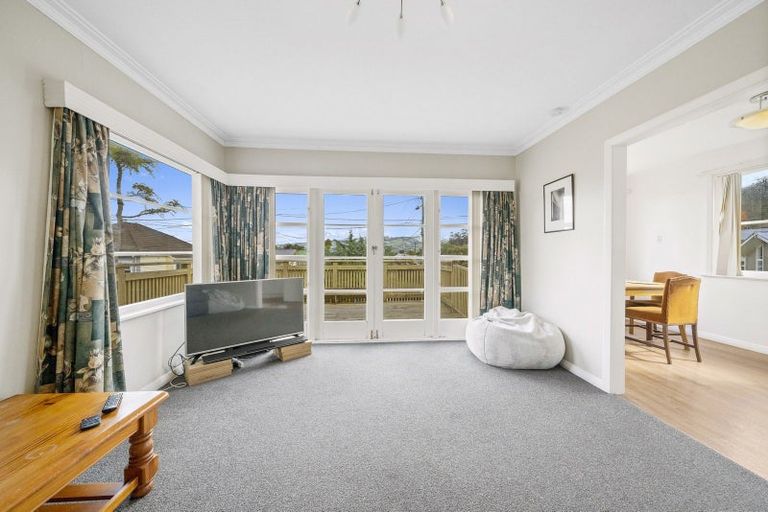 Photo of property in 6 Glen Alice Grove, Naenae, Lower Hutt, 5011