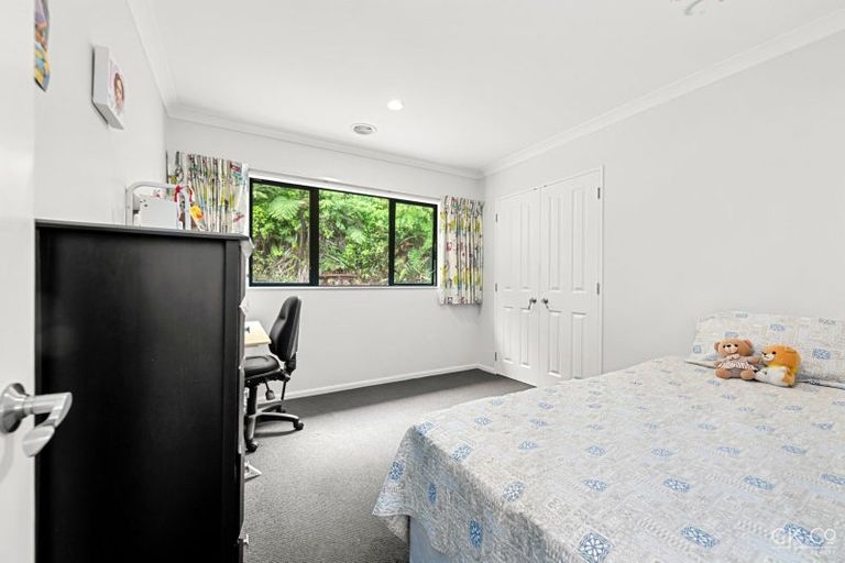 Photo of property in 9 Fernridge Way, Tirohanga, Lower Hutt, 5010