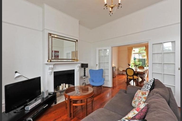 Photo of property in 86 Tinakori Road, Thorndon, Wellington, 6011