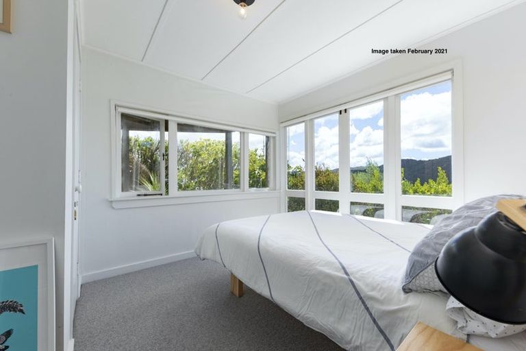 Photo of property in 42 Rayner Road, Piha, 0772