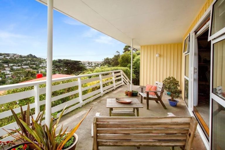 Photo of property in 42 Turville Crescent, Newlands, Wellington, 6037