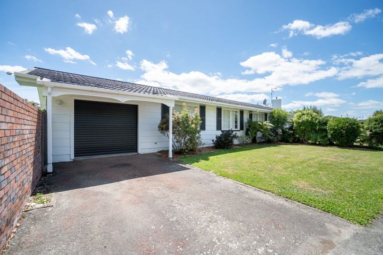 Photo of property in 1 Rakino Place, Awapuni, Palmerston North, 4412
