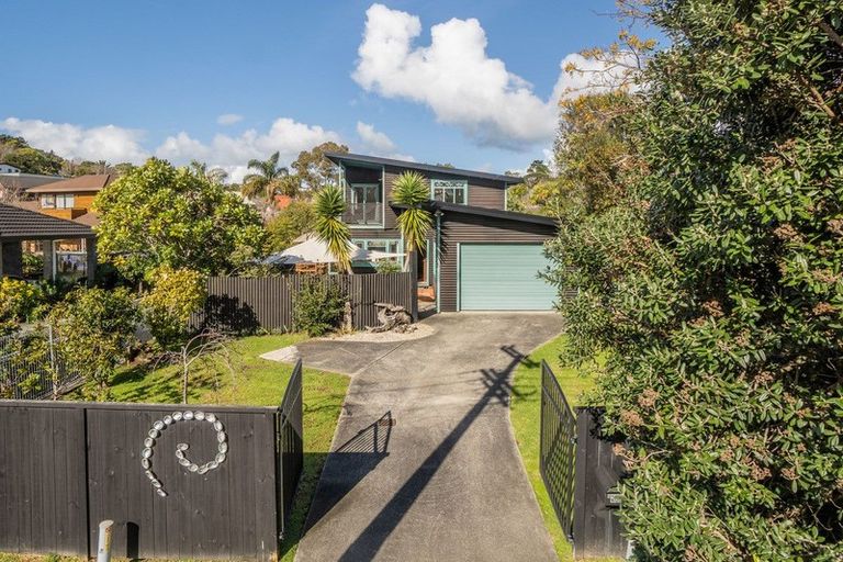 Photo of property in 1025 Beach Road, Torbay, Auckland, 0630