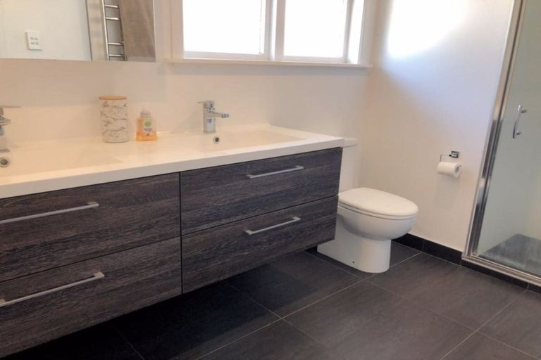 Photo of property in 12 Manapouri Place, Pakuranga Heights, Auckland, 2010