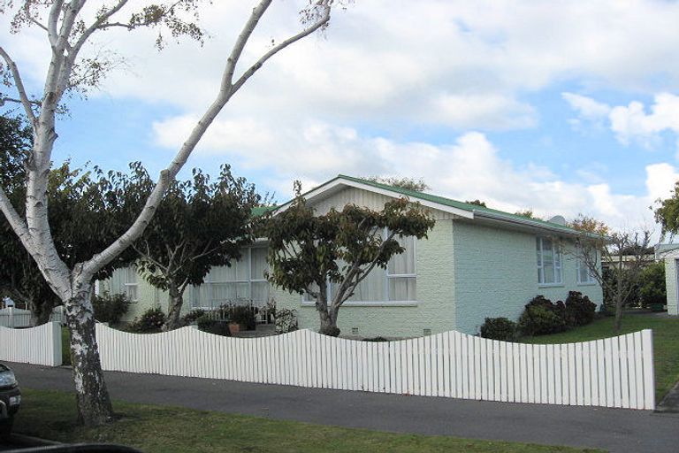 Photo of property in 1 Glenavon Place, Ilam, Christchurch, 8041