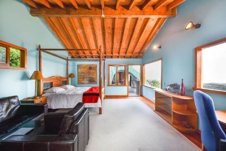 Photo of property in 442-454 Scenic Drive, Waiatarua, Auckland, 0612