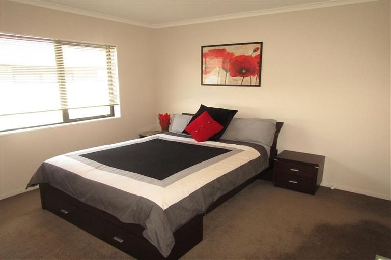 Photo of property in 24 Percy Kinsman Crescent, Riverstone Terraces, Upper Hutt, 5018