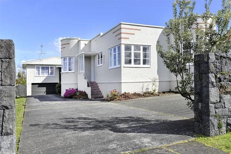 Photo of property in 138 Titirangi Road, New Lynn, Auckland, 0600