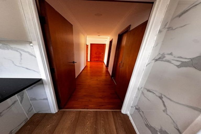 Photo of property in 75 Avonleigh Road, Green Bay, Auckland, 0604