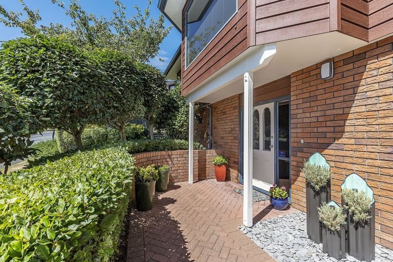 Photo of property in 95 Woodman Drive, Tawa, Wellington, 5028
