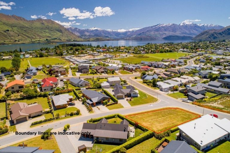Photo of property in 8 Mcleod Avenue, Wanaka, 9305