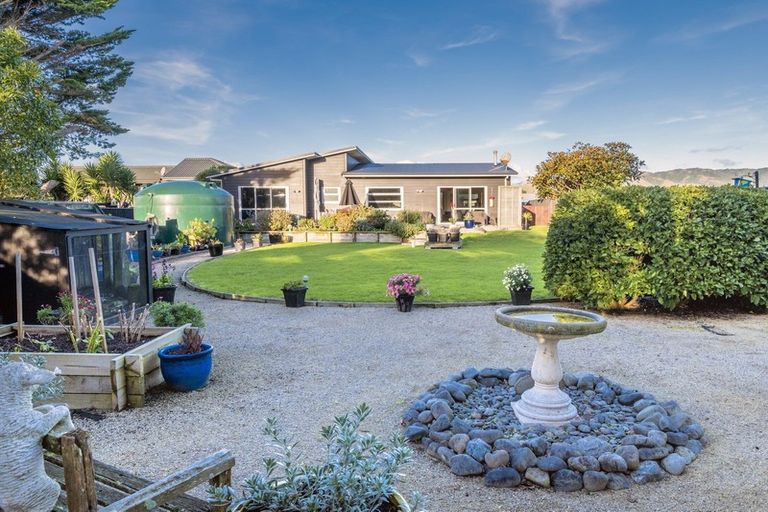 Photo of property in 51 Gawler Street, Te Horo Beach, Otaki, 5581