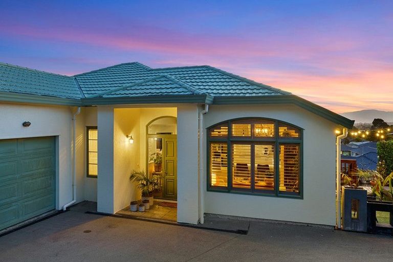 Photo of property in 56 Kakariki Grove, Waikanae, 5036