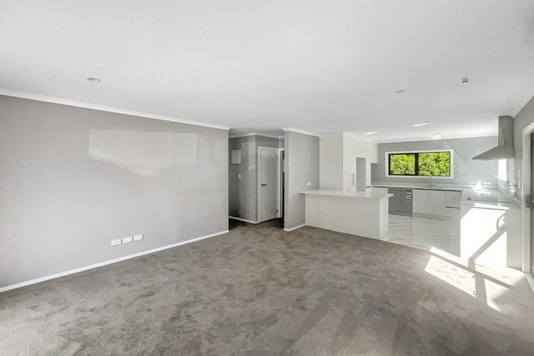Photo of property in 8 Winnie Close, Acacia Bay, Taupo, 3330