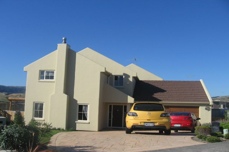 Photo of property in 16 Bowsprit Way, Whitby, Porirua, 5024