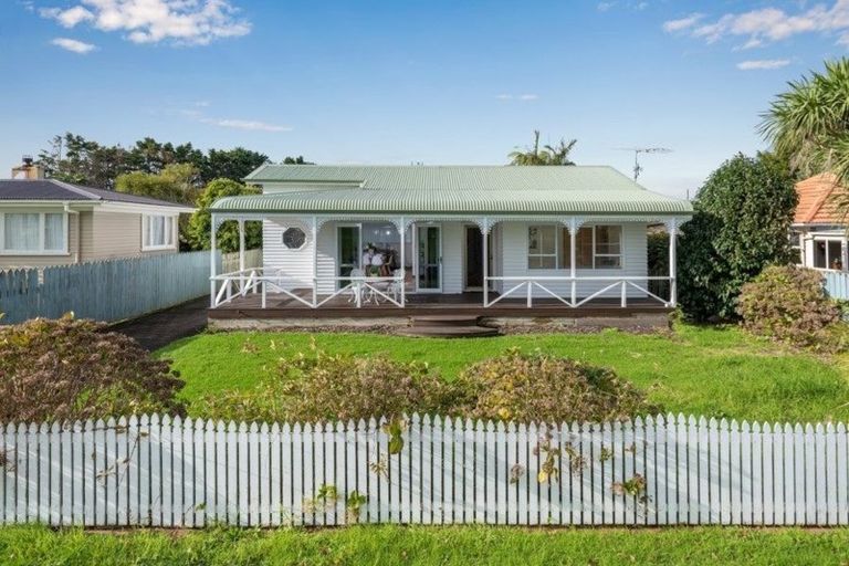 Photo of property in 62 Wellesley Road, Mangere Bridge, Auckland, 2022