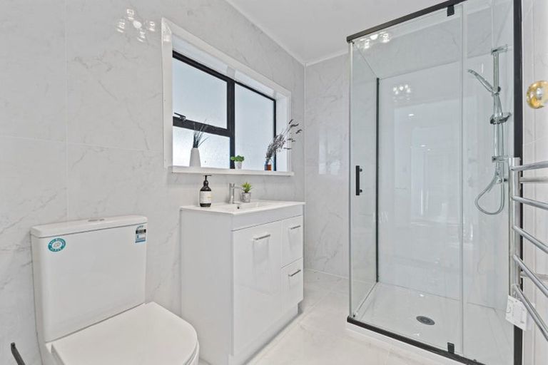 Photo of property in 1/128 Clevedon Road, Papakura, 2110