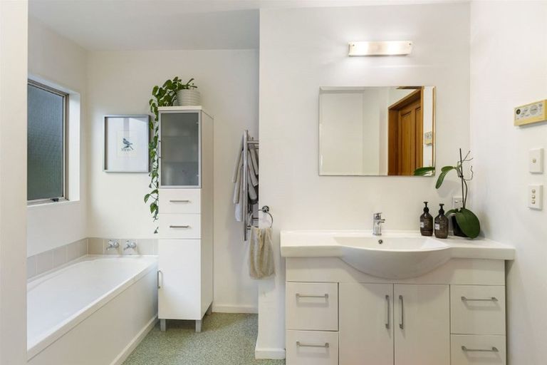 Photo of property in 7a Church Street, Northcote Point, Auckland, 0627