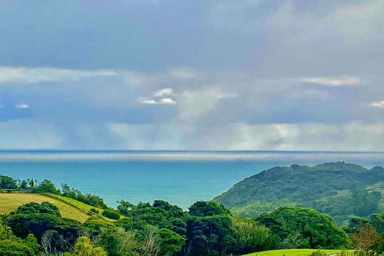 Photo of property in 12 Constable Road, Muriwai, Waimauku, 0881