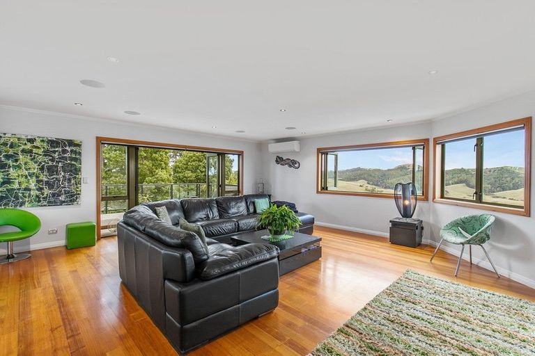 Photo of property in 11 Sykes Avenue, Hatfields Beach, Orewa, 0931