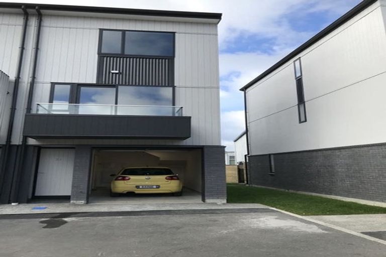 Photo of property in 33 John Street, Stokes Valley, Lower Hutt, 5019