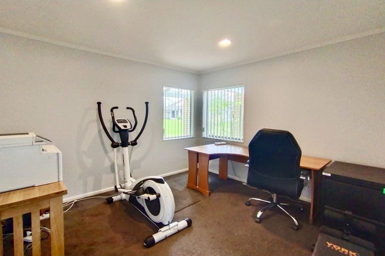 Photo of property in 15 Aspatria Place, Northpark, Auckland, 2013