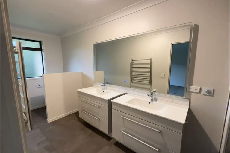 Photo of property in 13 Kimberly Grove, Greenhithe, Auckland, 0632