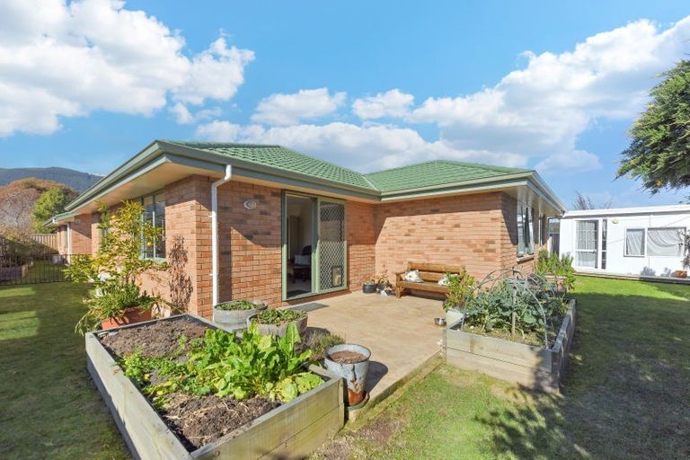 Photo of property in 21 Woodstock Place, Stoke, Nelson, 7011