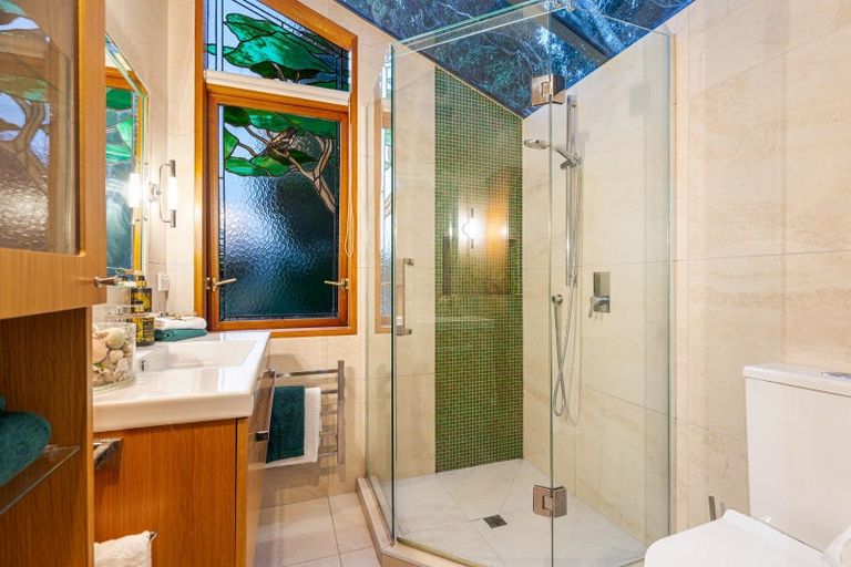 Photo of property in 28 The Crescent, Tindalls Beach, Whangaparaoa, 0930