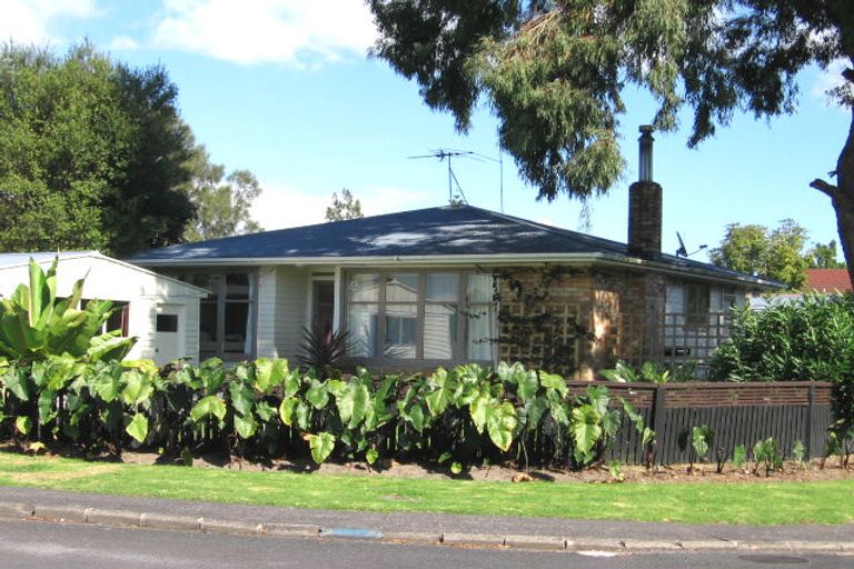 Photo of property in 32 Durham Street, Te Atatu Peninsula, Auckland, 0610