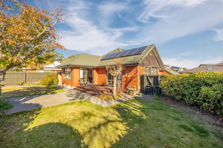 Photo of property in 8 Elvira Court, Bishopdale, Christchurch, 8053