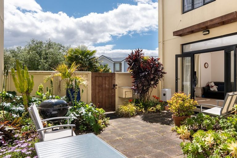 Photo of property in 36 Vinograd Drive, Te Atatu Peninsula, Auckland, 0610