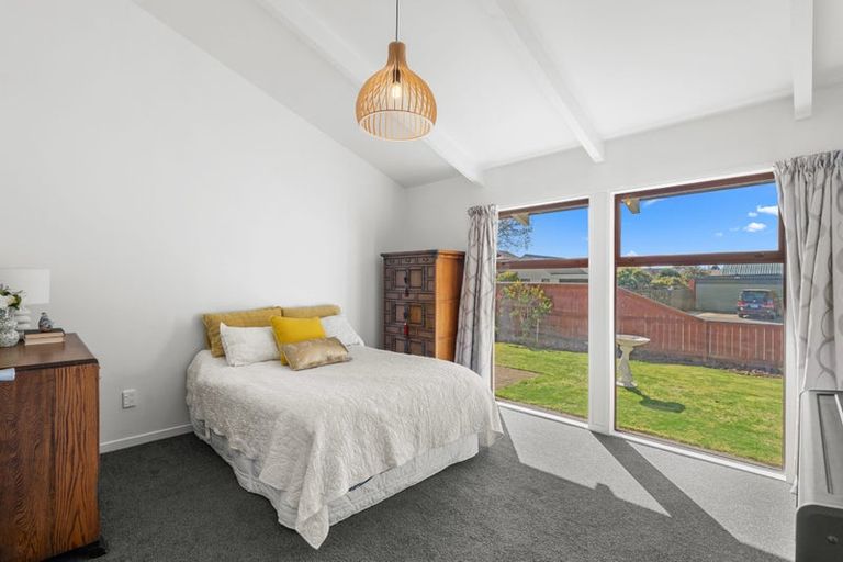 Photo of property in 27 Withells Road, Avonhead, Christchurch, 8042