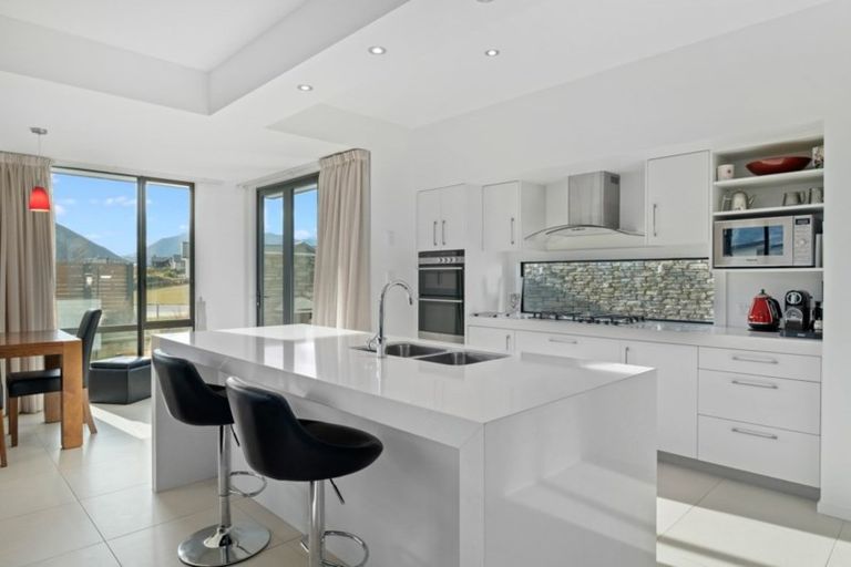 Photo of property in 5 Valley Crescent, Wanaka, 9305