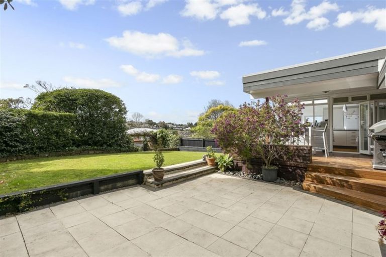 Photo of property in 43 Knightsbridge Drive, Forrest Hill, Auckland, 0620