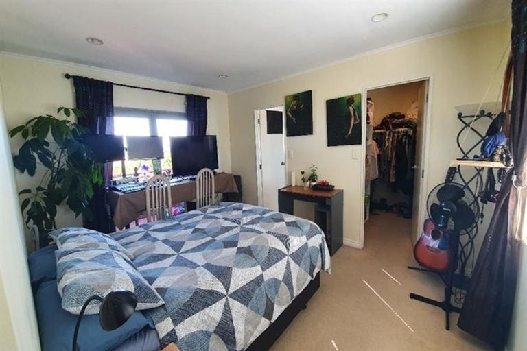 Photo of property in 2/227 Sunset Road, Sunnynook, Auckland, 0632