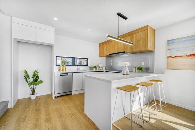 Photo of property in 2/38 Kervil Avenue, Te Atatu Peninsula, Auckland, 0610
