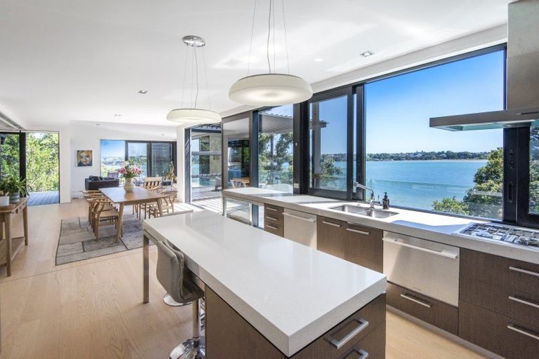 Photo of property in 10a First Avenue, Stanley Point, Auckland, 0624