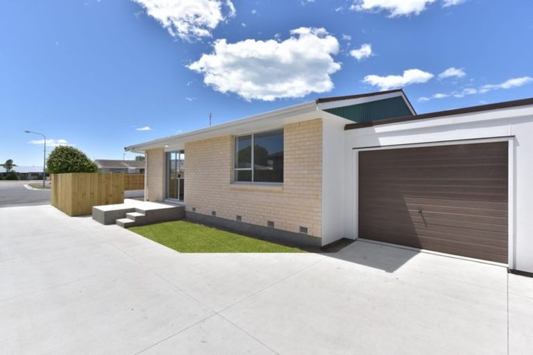 Photo of property in 17a Queenspark Drive, Parklands, Christchurch, 8083