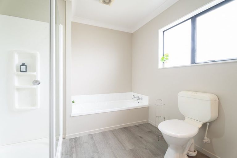 Photo of property in 6 Erlestoke Crescent, Churton Park, Wellington, 6037