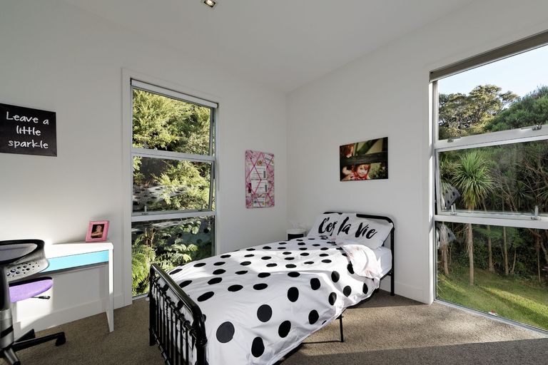 Photo of property in 27 Cochran Road, Oratia, Auckland, 0604