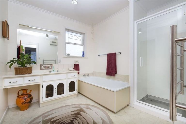 Photo of property in 63 Beechdale Crescent, Pakuranga Heights, Auckland, 2010