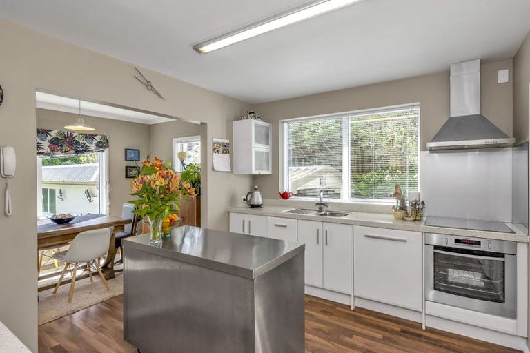 Photo of property in 127 Renown Road, Raumati South, Paraparaumu, 5032