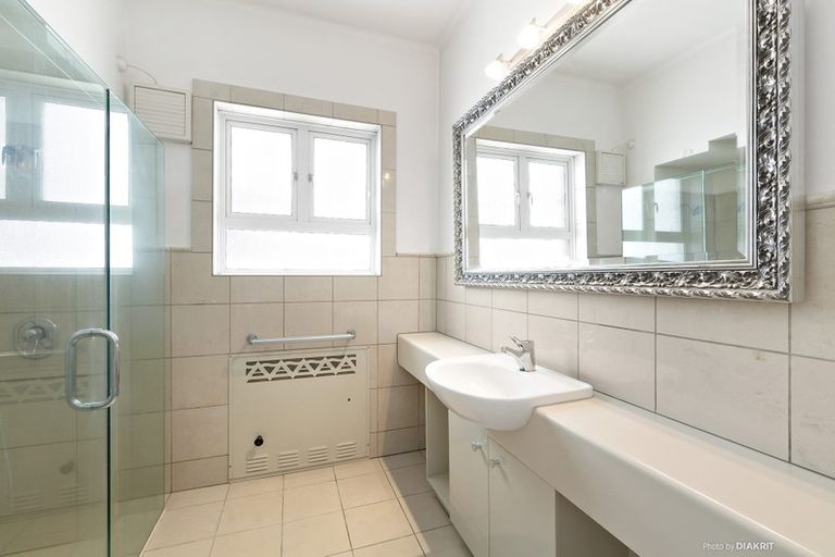 Photo of property in Anscombe Apartments, 212 Oriental Parade, Oriental Bay, Wellington, 6011