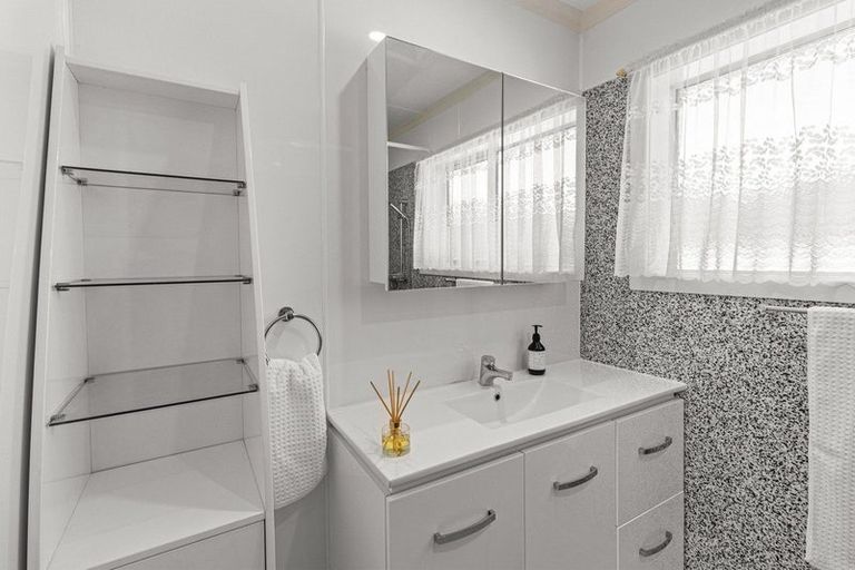 Photo of property in 20-20a Huatoki Street, Vogeltown, New Plymouth, 4310