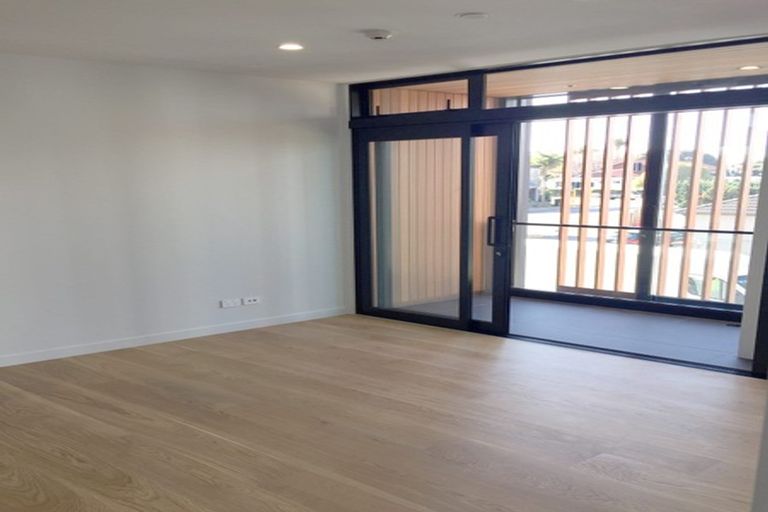 Photo of property in Frank Sargeson Apts, 104/74 Anzac Street, Takapuna, Auckland, 0622