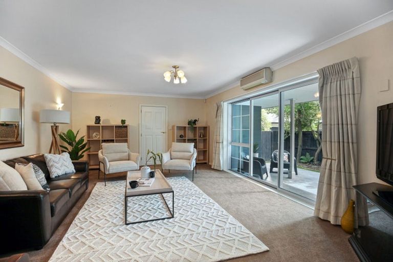 Photo of property in 87 Memorial Avenue, Ilam, Christchurch, 8053