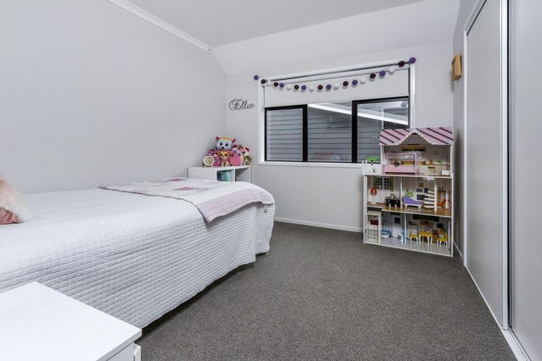 Photo of property in 25 Cavalli Road, Long Bay, Auckland, 0630